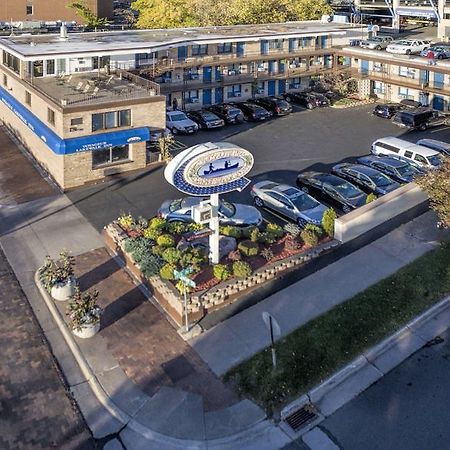 Voyageur Lakewalk Inn Duluth Bagian luar foto